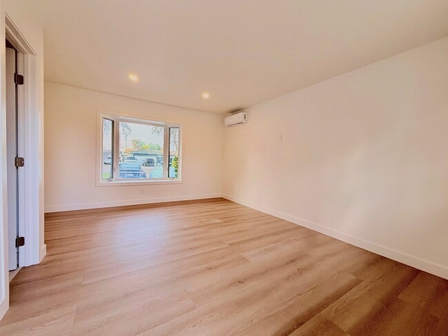 Photo - 309 W Hampshire Ave
