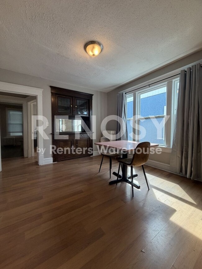 Photo - 2925 2nd Ave S