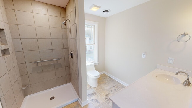 Building Photo - 260B North Church Street Unit 260B North Church Street