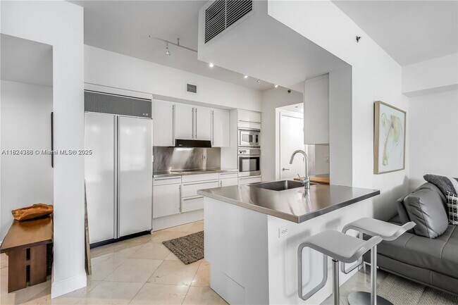 Photo - 1000 South Pointe Dr Unit 506