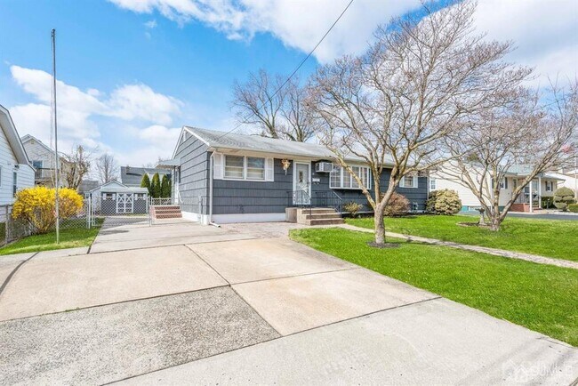 Photo - 19 Roosevelt Ave Casa