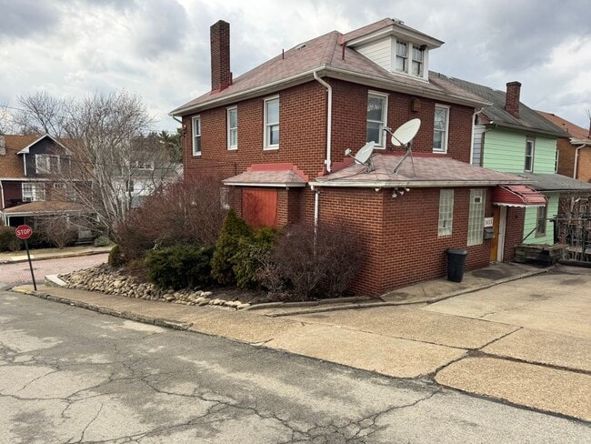 Photo - 1415 Freemont St Unidad Front