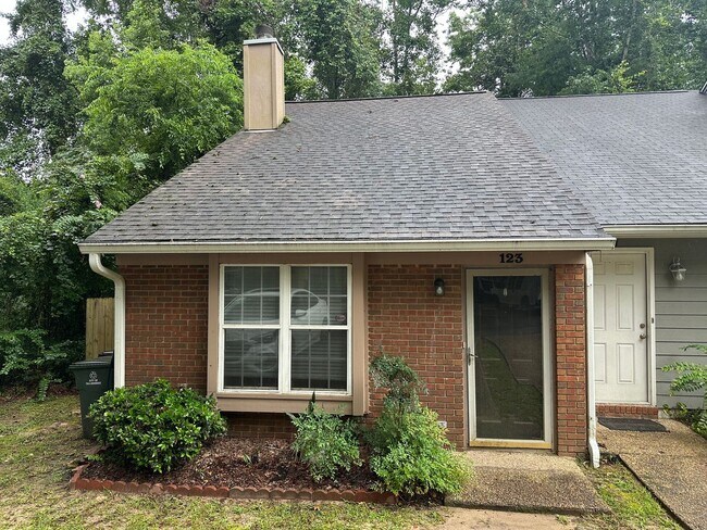 2 story unit off E Park Ave avail NOW! - 2 story unit off E Park Ave avail NOW! Casa