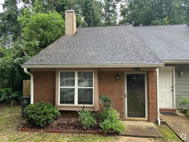 Building Photo - 2 story unit off E Park Ave avail NOW! Rental