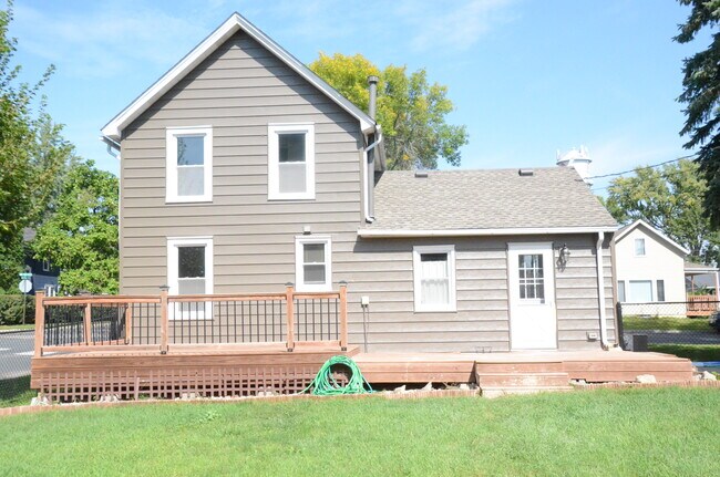 Photo - 401 E 1st St