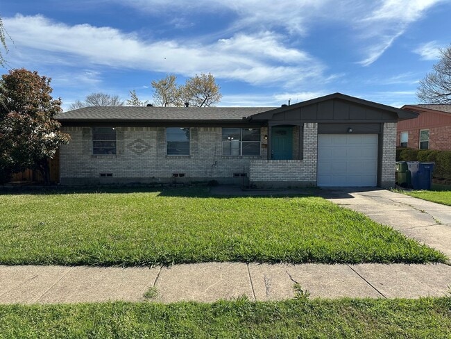 Building Photo - 4614 Hanover Dr
