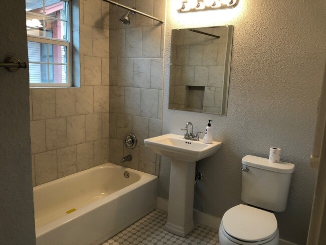 Photo - Highland Park 2/1 Home Ready for Move-In