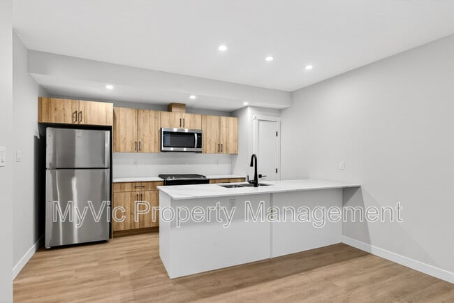 Photo - 10335-10135 135 St NW