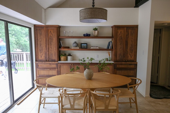 Photo - 708 Cowal Dr S