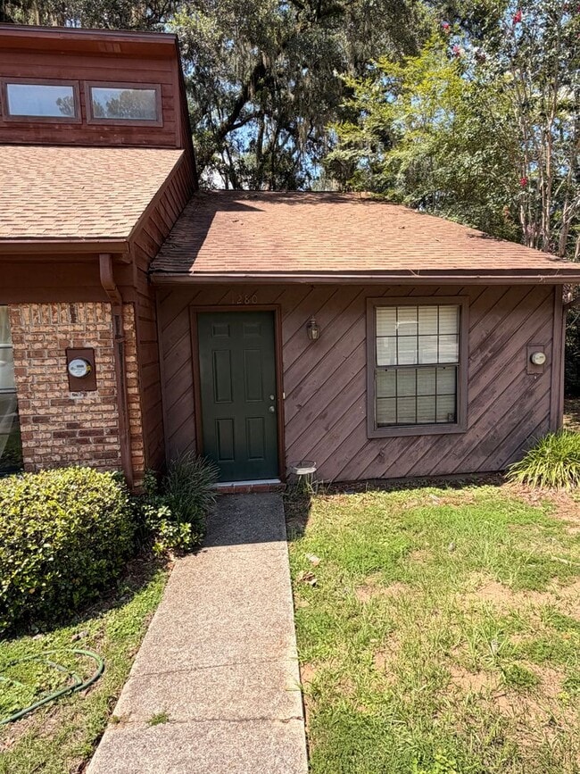 Building Photo - 2 Bed/ 2 Bath Near FSU