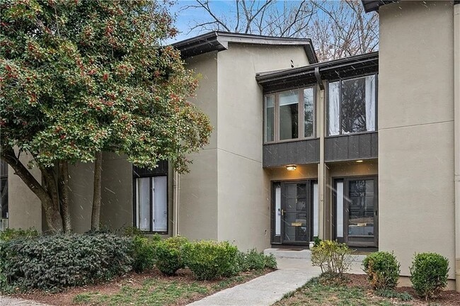 Building Photo - 16 Ivy Ridge NE Rental