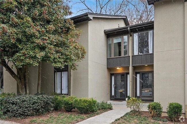 Building Photo - 16 Ivy Ridge NE Rental