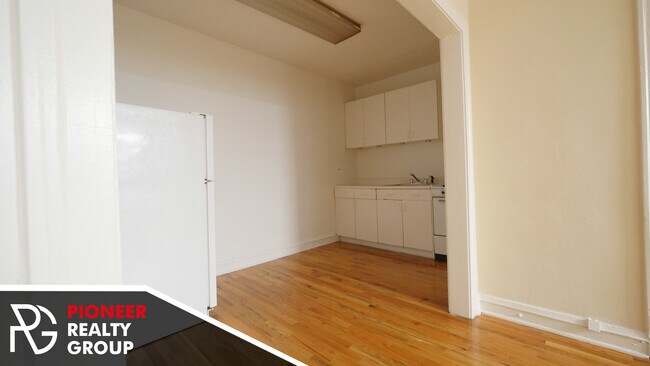 Photo - 546 W Wellington Ave