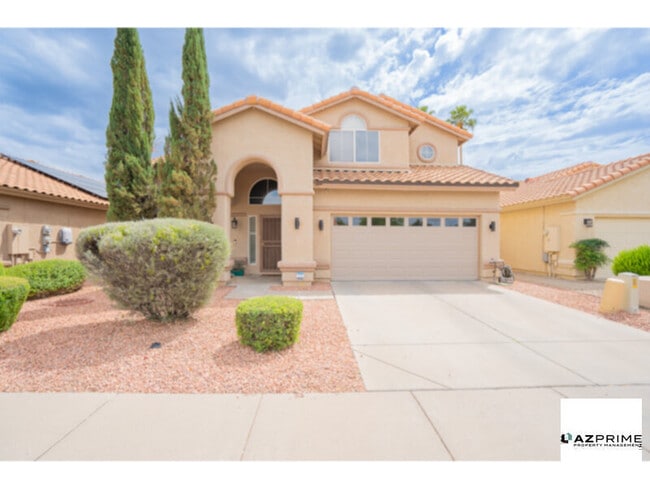 Photo - This charming and spacious 4/2.5 single family Phoenix house is perfect for comfortable living!