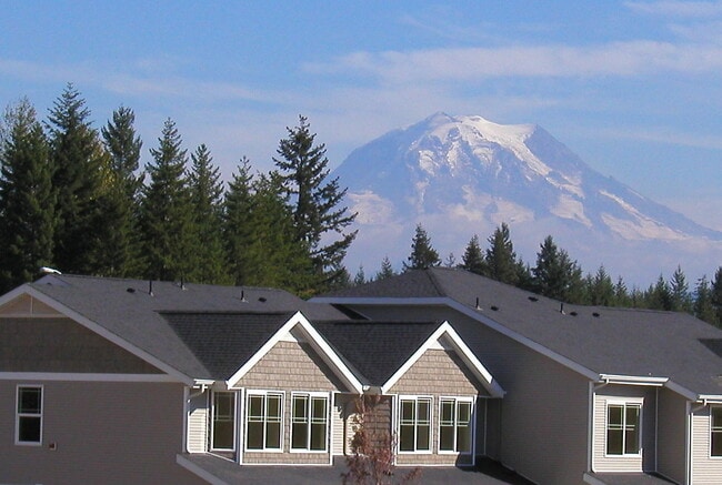 Building Photo - Condo with View of Pool & Mt. Rainier