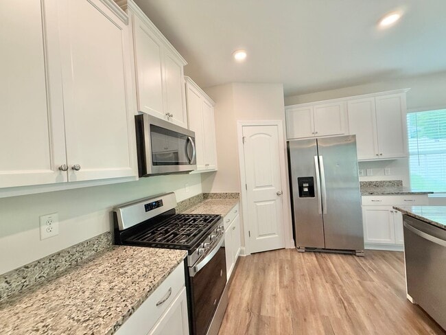 Photo - **OFFERING WAIVED APPLICATION FEES** Moder...