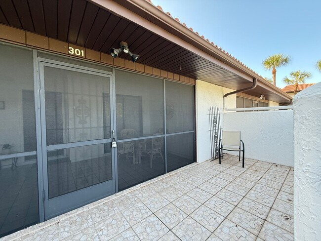 Photo - IMG Golf Course 2/2 Condo at Valencia Gard...