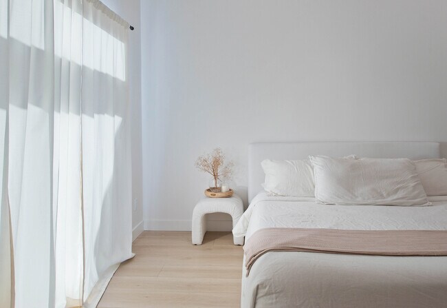 Photo - 20645 Roscoe Blvd