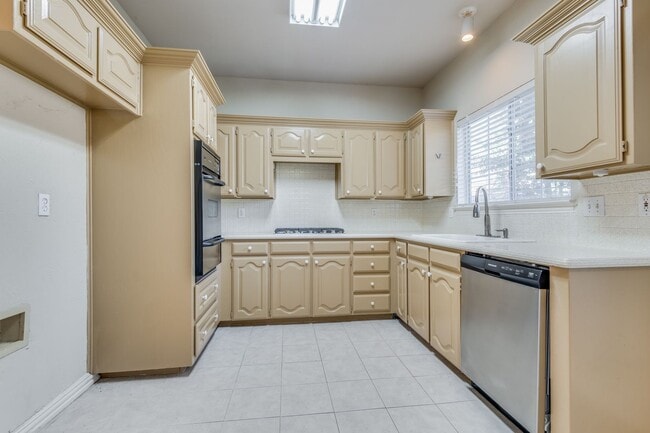 Photo - 3147 Waterside Dr