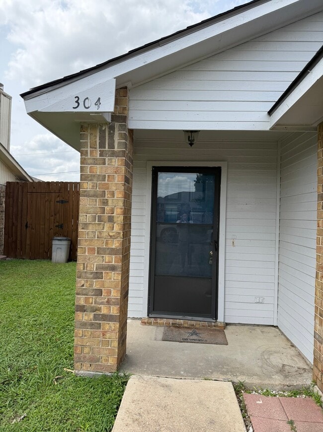 Photo - 304 Gregory Ln