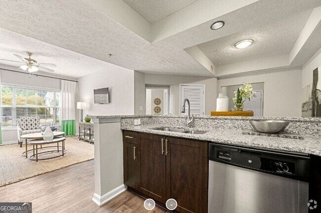 Building Photo - 7150 Peachtree Dunwoody Rd Unit 1823 Rental