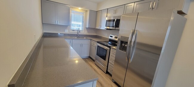 Brand New Stainless Steel Appliances, Shaker Cabinets, and Quartz Countertops - 2080 NW Hickory Ln Unit 2080