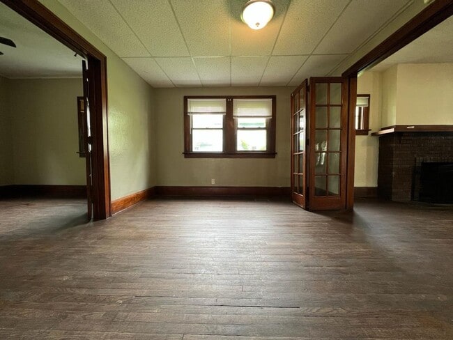 Photo - 614 E Broadway St