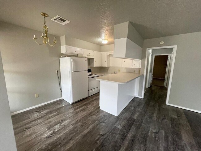 1406 Rebecca Ln