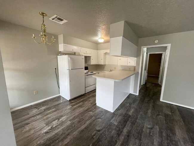 Photo - 2 Bedroom Duplex Close to Campus