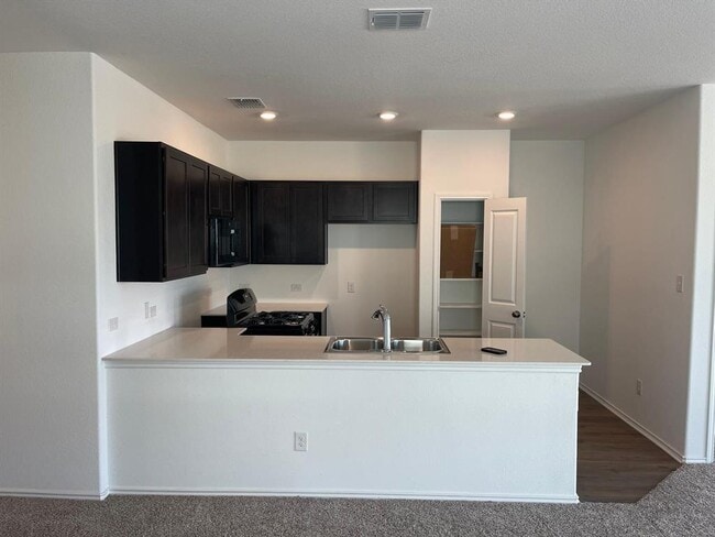 Photo - 502 Thunderstorm Ave