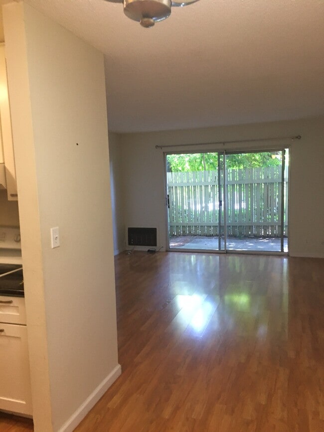 Photo - 1305 Boulevard Way Unit 105