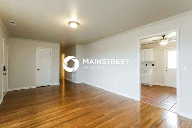 Photo - 3 Bedroom Pet-Friendly Home in SHEPHERDSVILLE, KY with Main Street Renewal