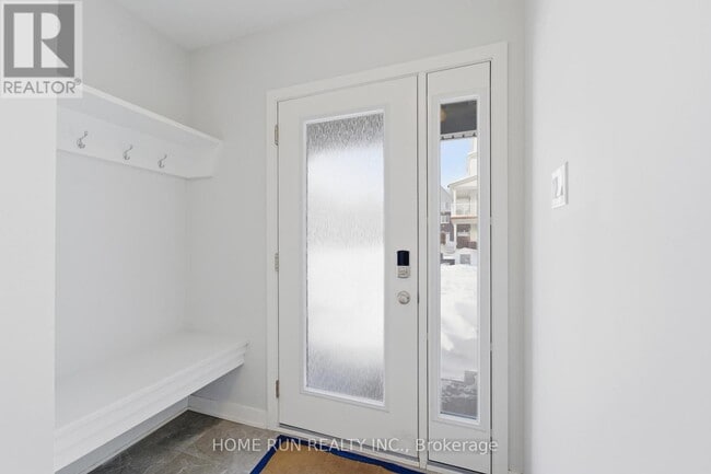 Photo - 752 Kinstead Private