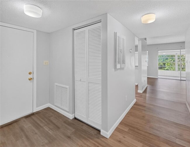 Photo - 600 Fairways Cir Unit B