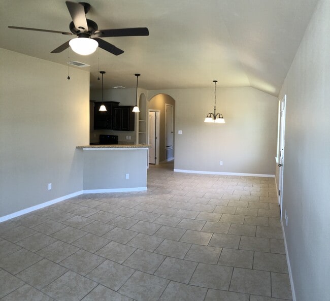 Building Photo - Amazing Like New Duplex close to Fort Hood