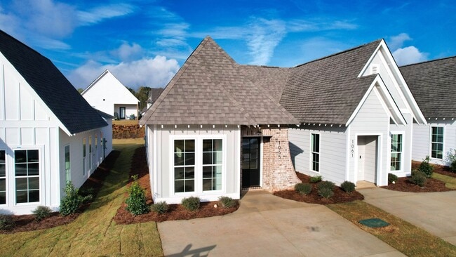 Building Photo - Fox Run Village Duette with Amenities
