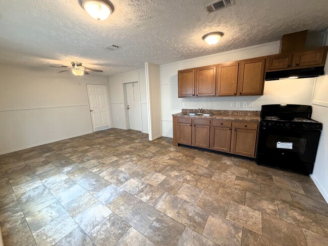 Photo - 2-Bed Mobile Home | Water, Trash & Lawn Care Included! Unit 12