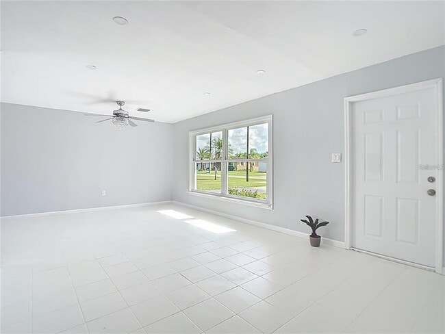 Photo - 3095 Pinetree St