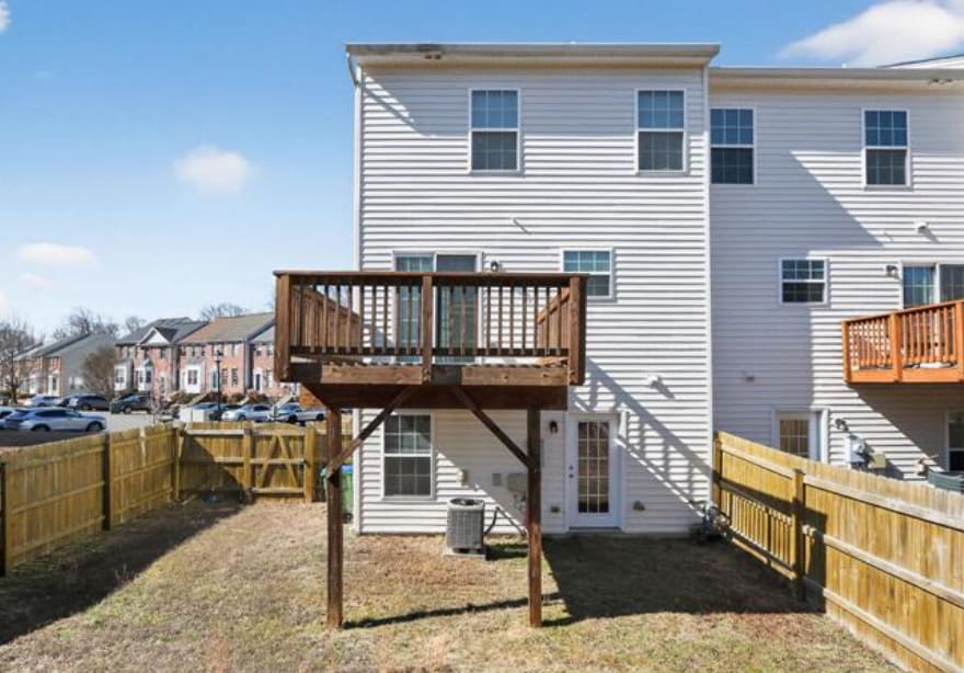 Photo - 211 Dundee Pl