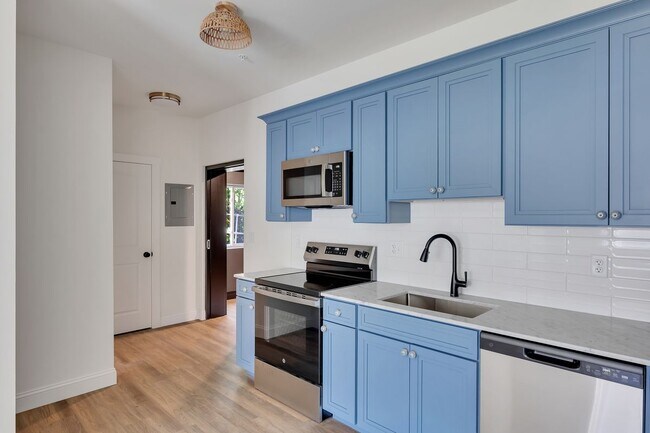 Building Photo - 36 Pawling Ave Unit 102