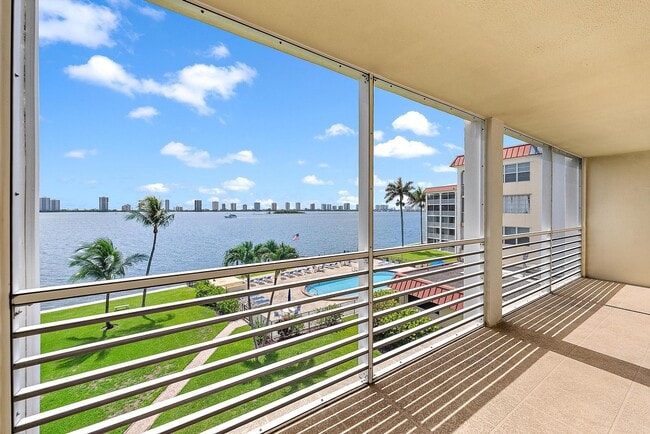 Photo - 105 Paradise Harbour Blvd Unidad 402 Rental