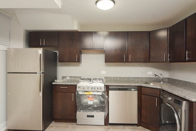 546 W Belden Ave Unit SNDG