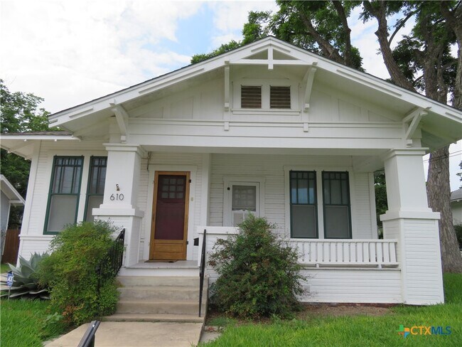 Photo - 610 E Krezdorn St