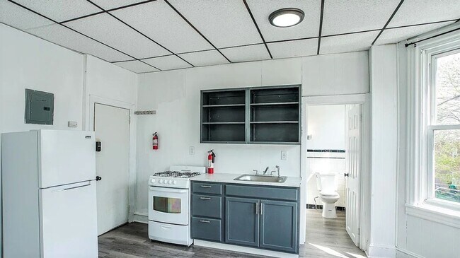 Photo - 1649 Allengrove St Unit 2F