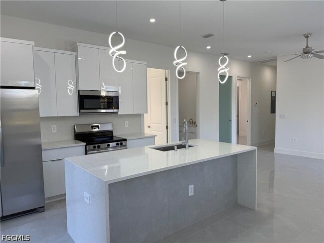 Photo - 207 W 15th St