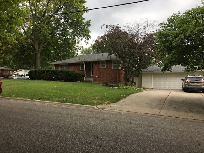 Photo - 1141 S 44th St House
