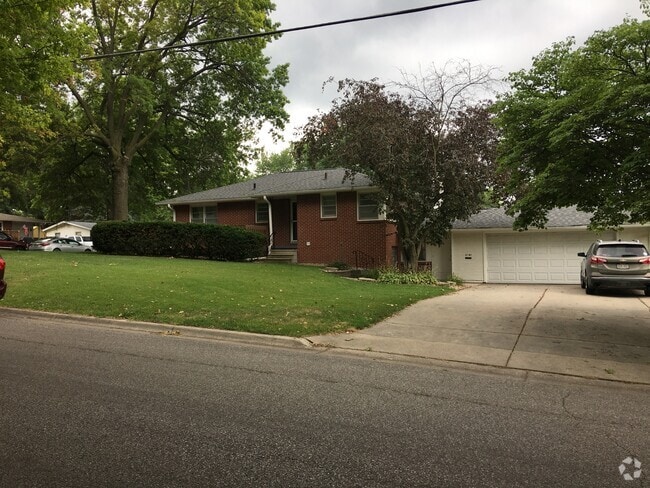 Building Photo - 1141 S 44th St Rental