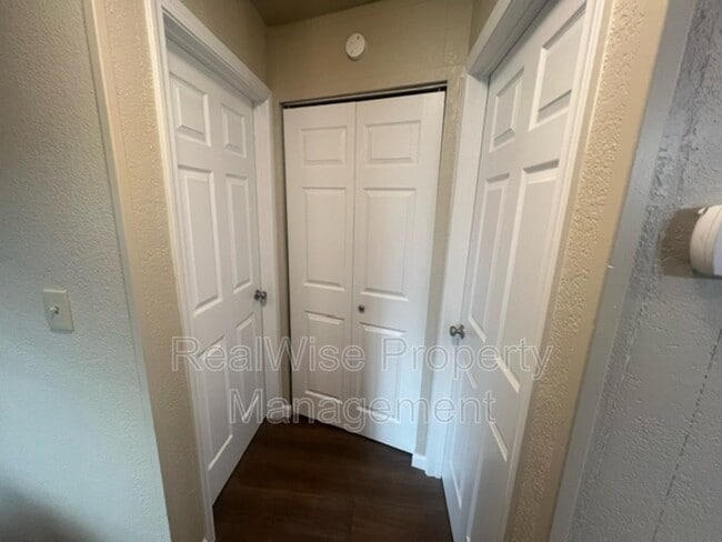 Photo - 723 SW Bridge St