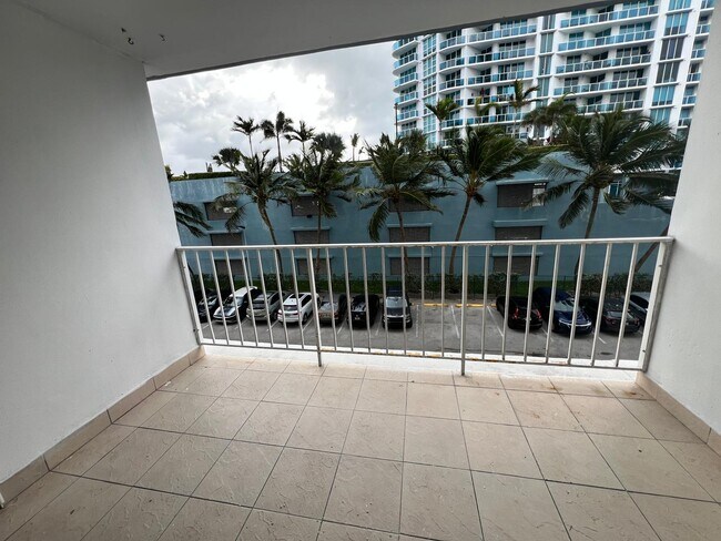 balcony - 1865 79th Street Cswy Unidad 3K