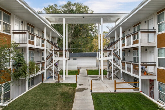 Building - Palmer Apartments
